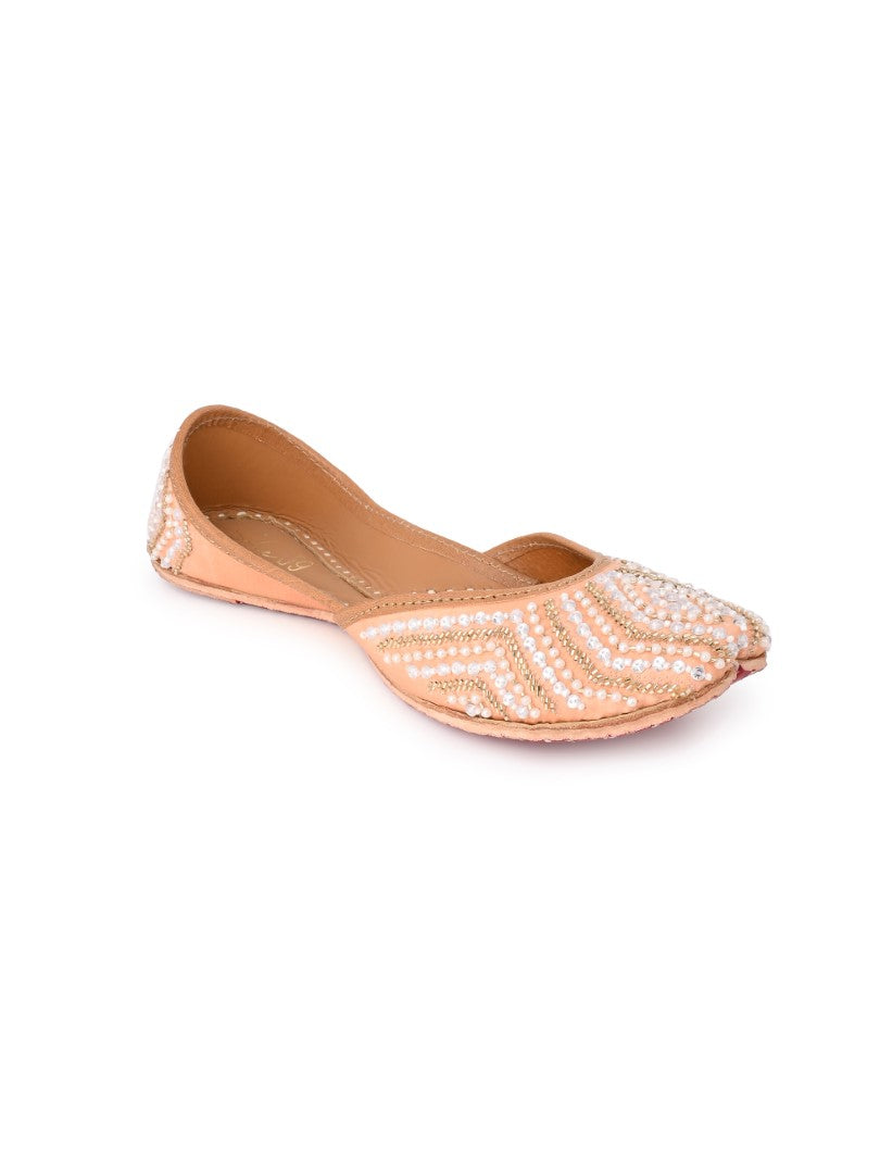 Hand embroidered peach jutti