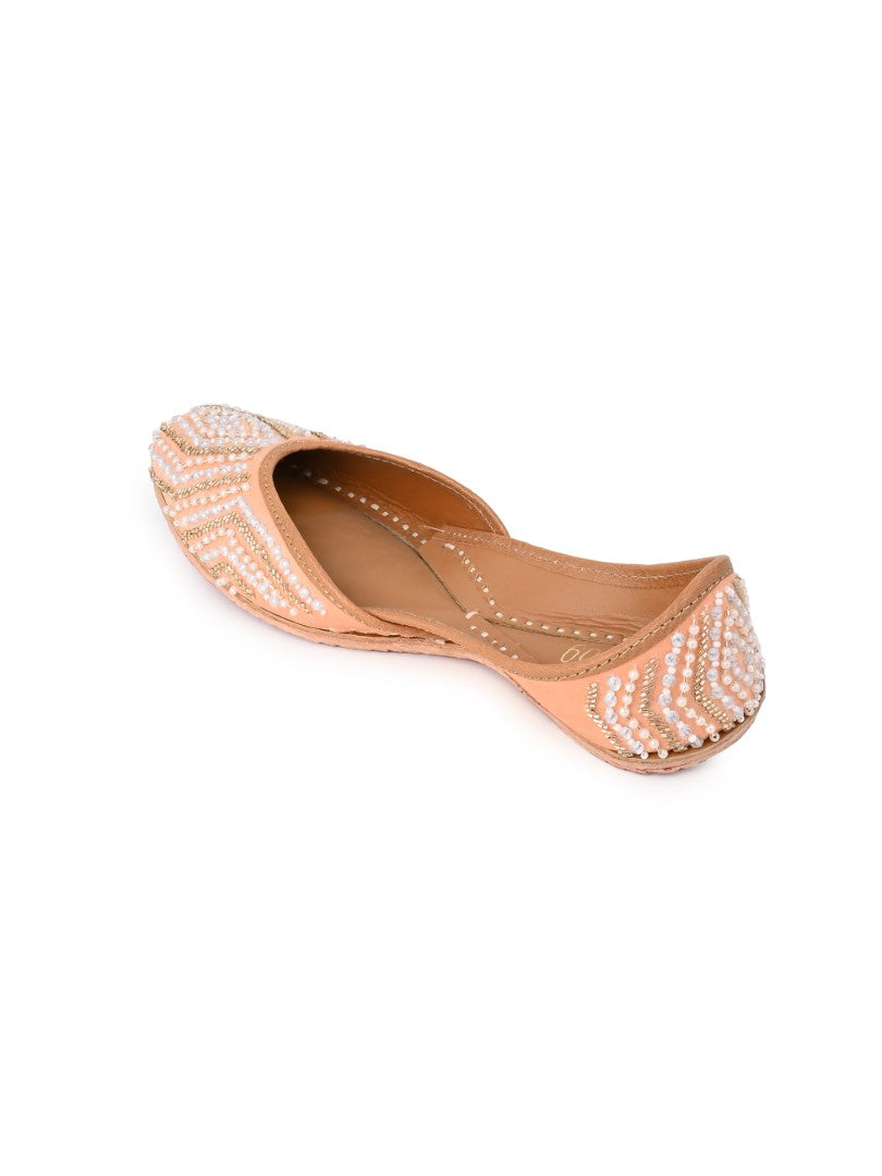 Hand embroidered peach jutti