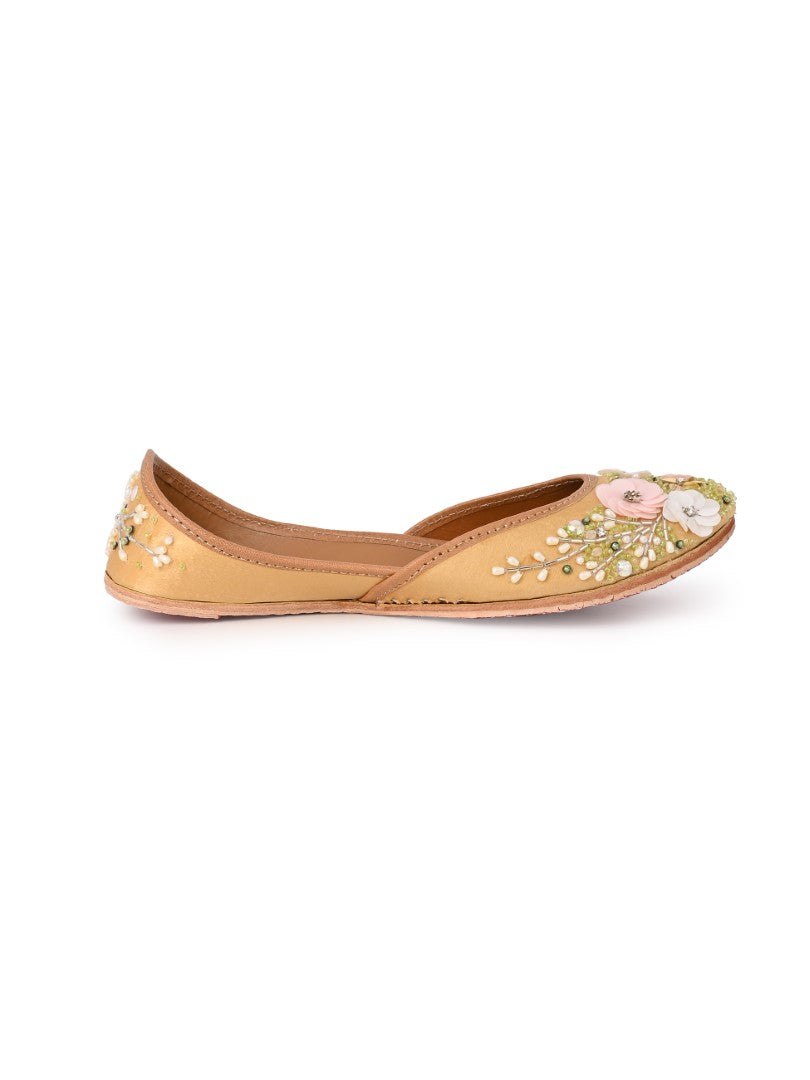 Hand embroidered Green-gold jutti